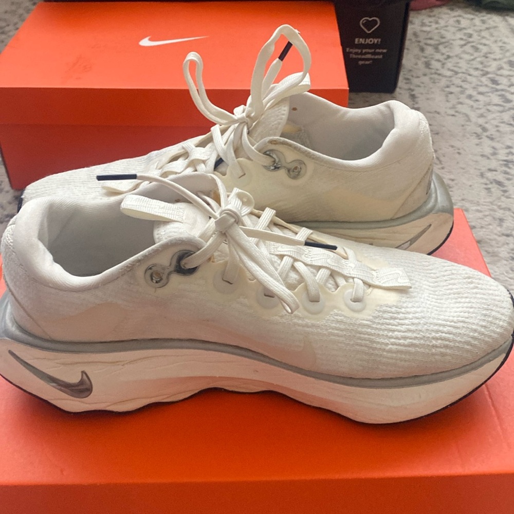 Women’s Nike Motiva white